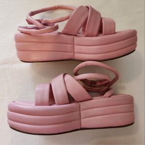 NWOT Free People Harper
Flatform Chunky Pink Platform
Sandals